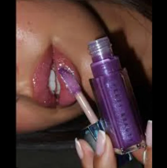 Fenty Beauty x Smurfs Gloss Bomb Keychain - Picture 5 of 11